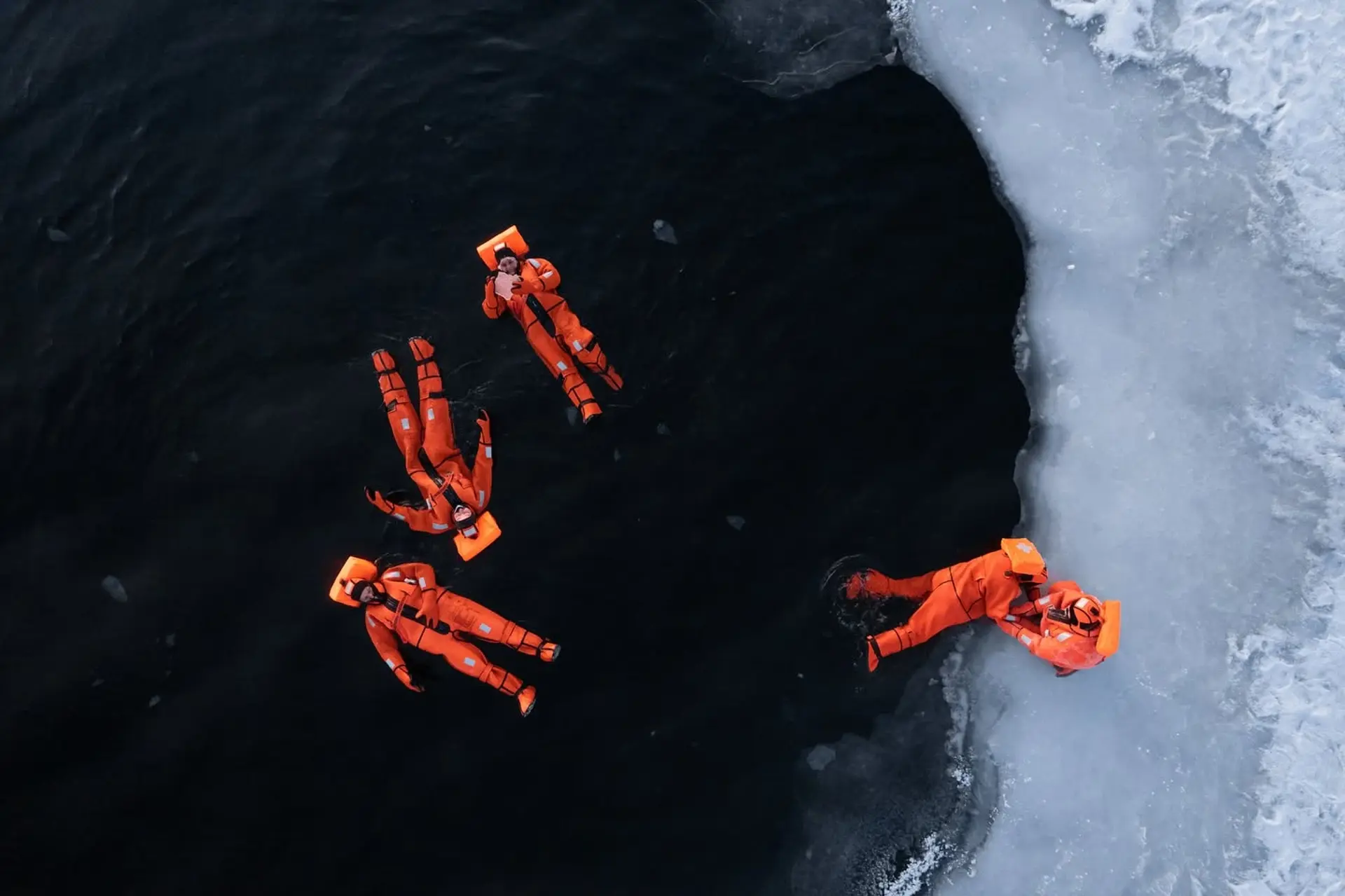 Ice Floating Murmansk: Vì Sao Nổi Giữa Nước Băng Giá?