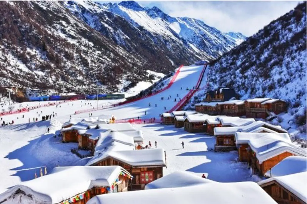 DU LỊCH TRUNG QUỐC: THÀNH ĐÔ – CỬU TRẠI CÂU – HUYỆN MẬU – TRƯỢT TUYẾT GIA CÔ SƠN 2026 (3U)