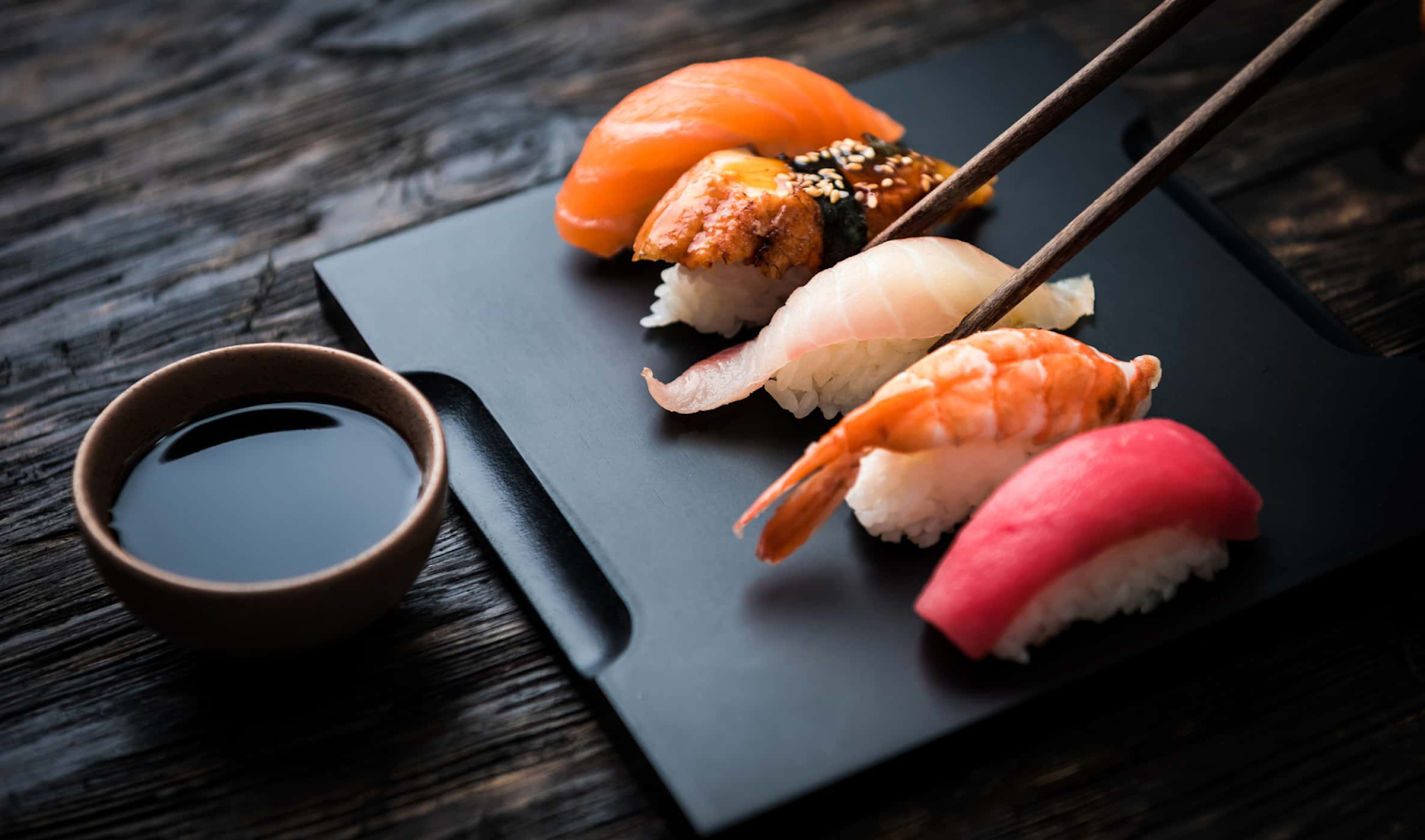 KHÔNG GIAN ẤM CÚNG TẠI NHÀ HÀNG BUFFET NHẬT BẢN SUSHI IN SUSHI
