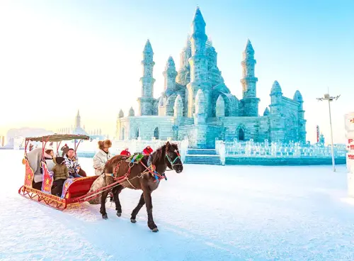 DU LỊCH TRUNG QUỐC: CÁP NHĨ TÂN – Á BỐ LỰC – TUYẾT HƯƠNG 2025 (VJ)