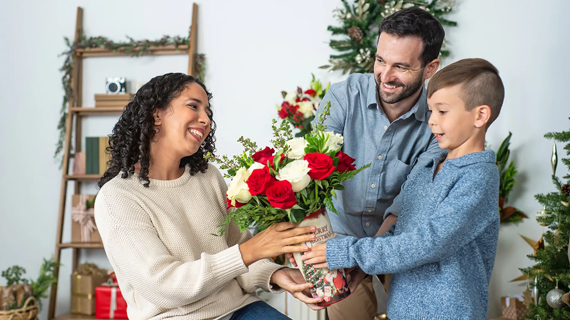 8/3 tặng gì cho mẹ? Gợi ý quà 8/3 cho mẹ ý nghĩa & thiết thực nhất từ Du Lịch Triều Hảo