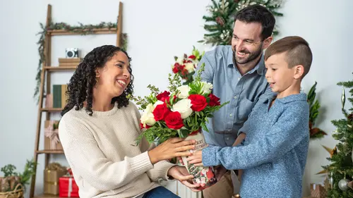 8/3 tặng gì cho mẹ? Gợi ý quà 8/3 cho mẹ ý nghĩa & thiết thực nhất từ Du Lịch Triều Hảo