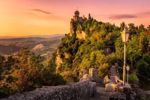 Three Towers San Marino: Ba ngọn tháp Trung Cổ trên Mount Titano 