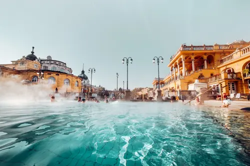 Tắm khoáng Budapest có gì hấp dẫn trong hành trình tour Châu Âu 2026?