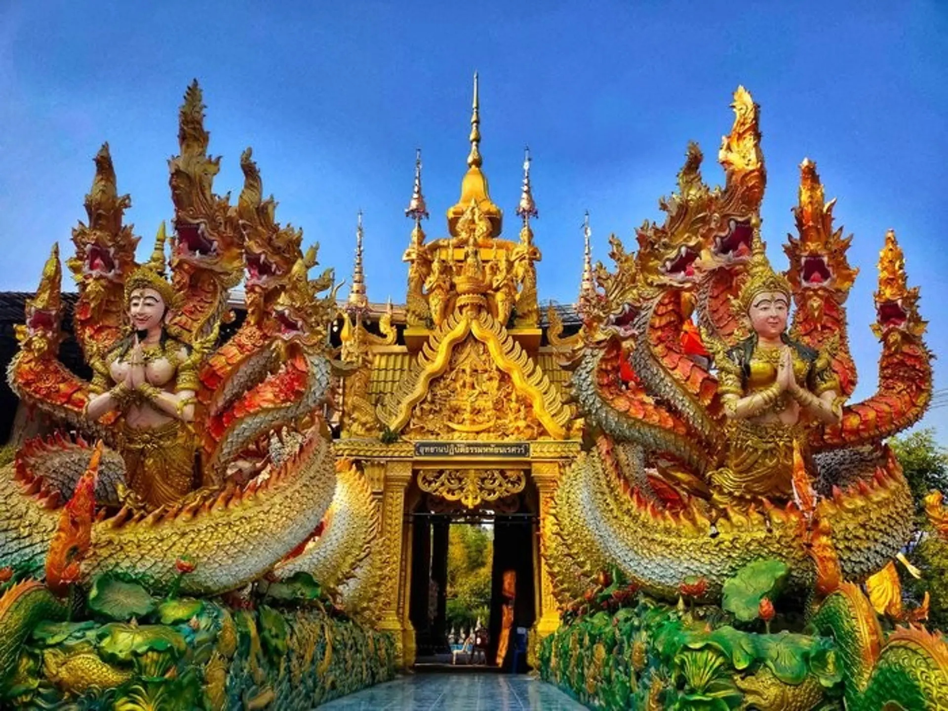 Wat Maniwong có gì đặc biệt? Điểm viếng chùa nổi tiếng ở Nakhon Nayok 2026 