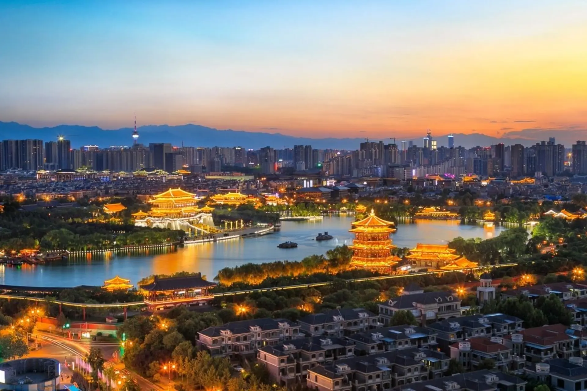 Du lịch Tây An nên ở khu nào? Tháp Chuông, Thành cổ hay gần Đại Nhạn Tháp?