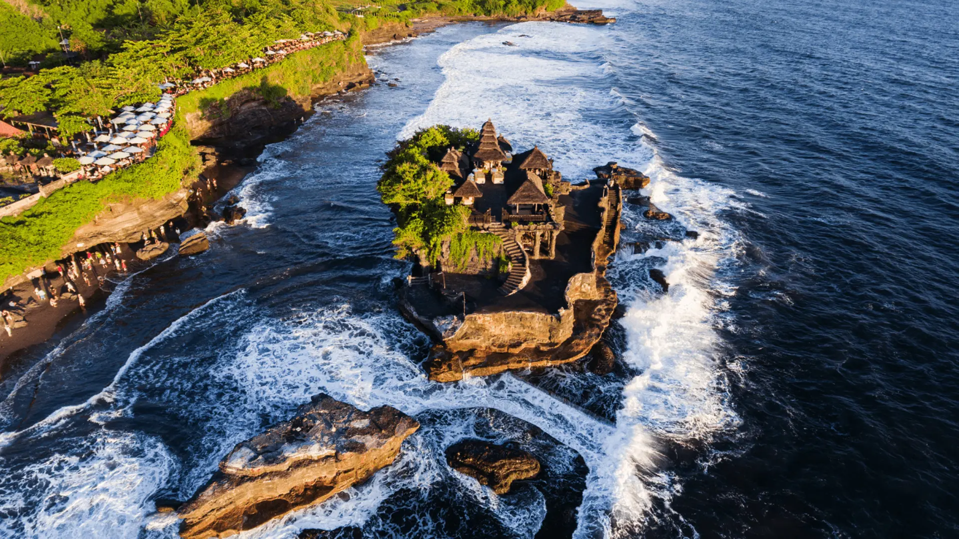 Tanah Lot Bali 2026: Nên đi lúc thủy triều lên hay xuống? 
