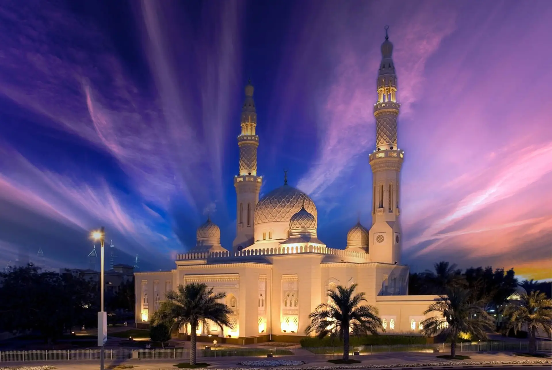 Jumeirah Mosque: 7 điều cần biết khi tham quan nếu không theo đạo Hồi