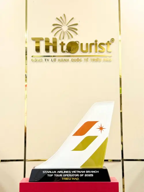 Du Lịch Triều Hảo Vinh Dự Nhận Giải Thưởng Top Tour Operator 2025 Từ STARLUX Airlines