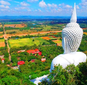 Wat Thep Phithak Punnaram: 1 Trong Những Ngôi Chùa Độc Đáo Tại Thái Lan