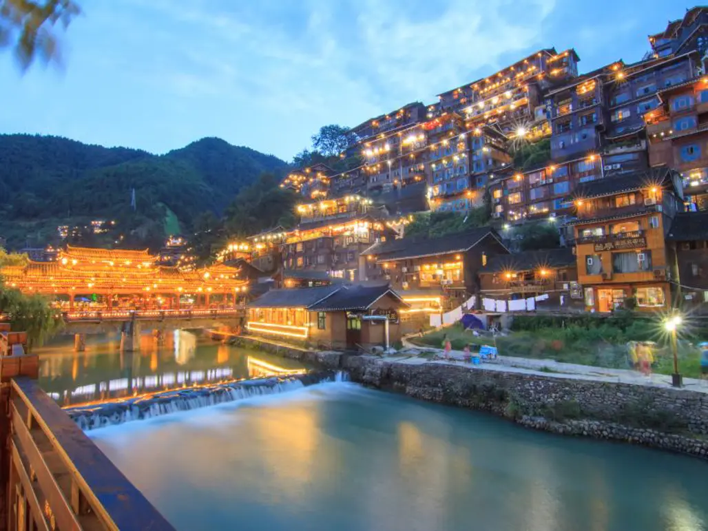 DU LỊCH TRUNG QUỐC: QUÝ CHÂU – TÂY GIANG – TIỂU THẤT KHỔNG 2026 (GY)