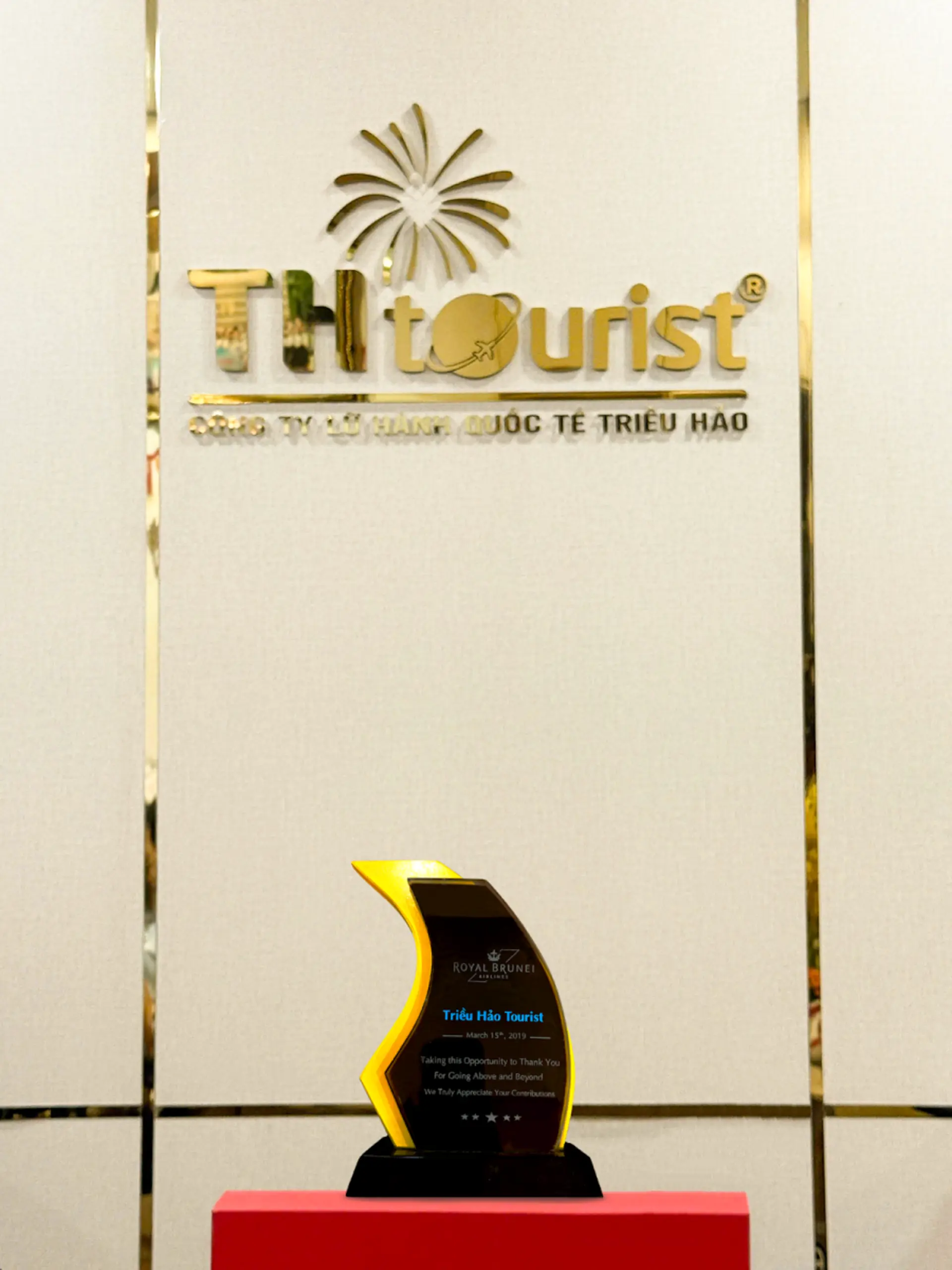 Du Lịch Triều Hảo Vinh Dự Được Trao Tặng Cúp Vinh Danh Của Hãng Hàng Không Royal Brunei Airlines 2019