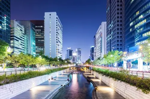 Suối Cheonggyecheon mùa xuân 2026 - Trải nghiệm đời sống Seoul giữa lòng đô thị