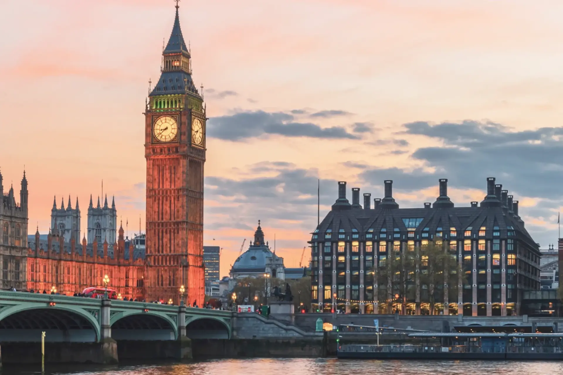 Trà chiều mùa thu London 2025 | Trải nghiệm thú vị và hương vị độc đáo tại thủ đô nước Anh