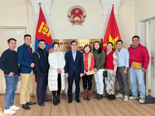 Du Lịch Triều Hảo Thăm Đại Sứ Quán Việt Nam Tại Mông Cổ