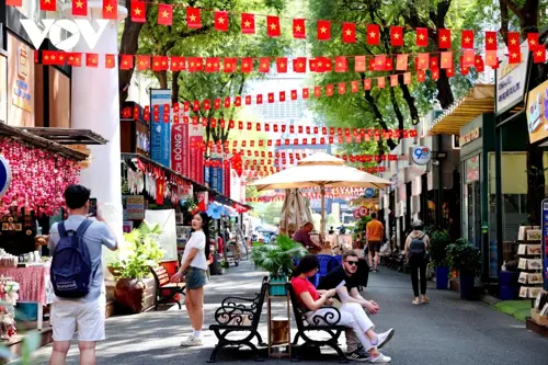 Tp.HCM Rực Rỡ Chào Mừng Lễ 30/4 – Kỷ Niệm 50 Năm Ngày Thống Nhất Đất Nước