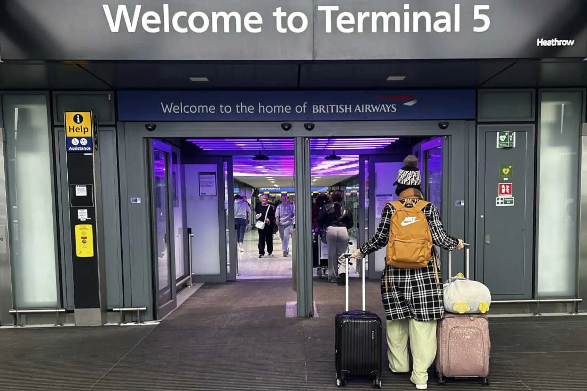 Sân Bay Heathrow Quá Tải Mùa Hè 2025 – Cảnh Báo Cho Du Khách Đặt Tour Sớm