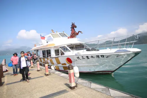 Du Thuyền Trên Hồ Nhật Nguyệt – Vẻ Đẹp Bồng Lai Đài Loan