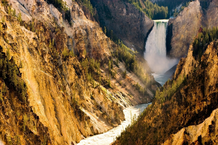 Yellowstone National Park – Thiên Nhiên Kỳ Thú Giữa Sắc Vàng Thu