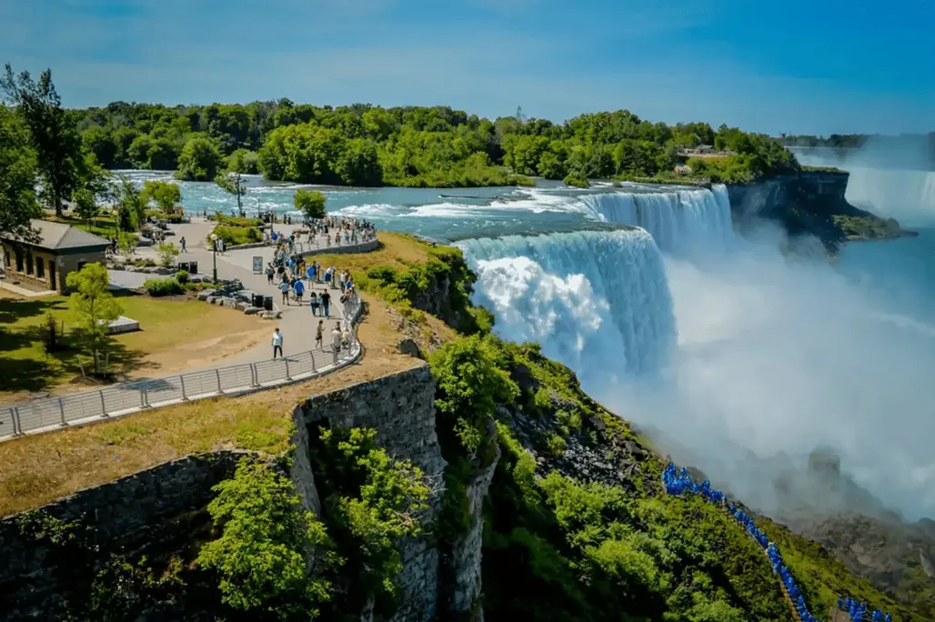 Du Lịch Canada: Liên Tuyến Đông Tây (2025)