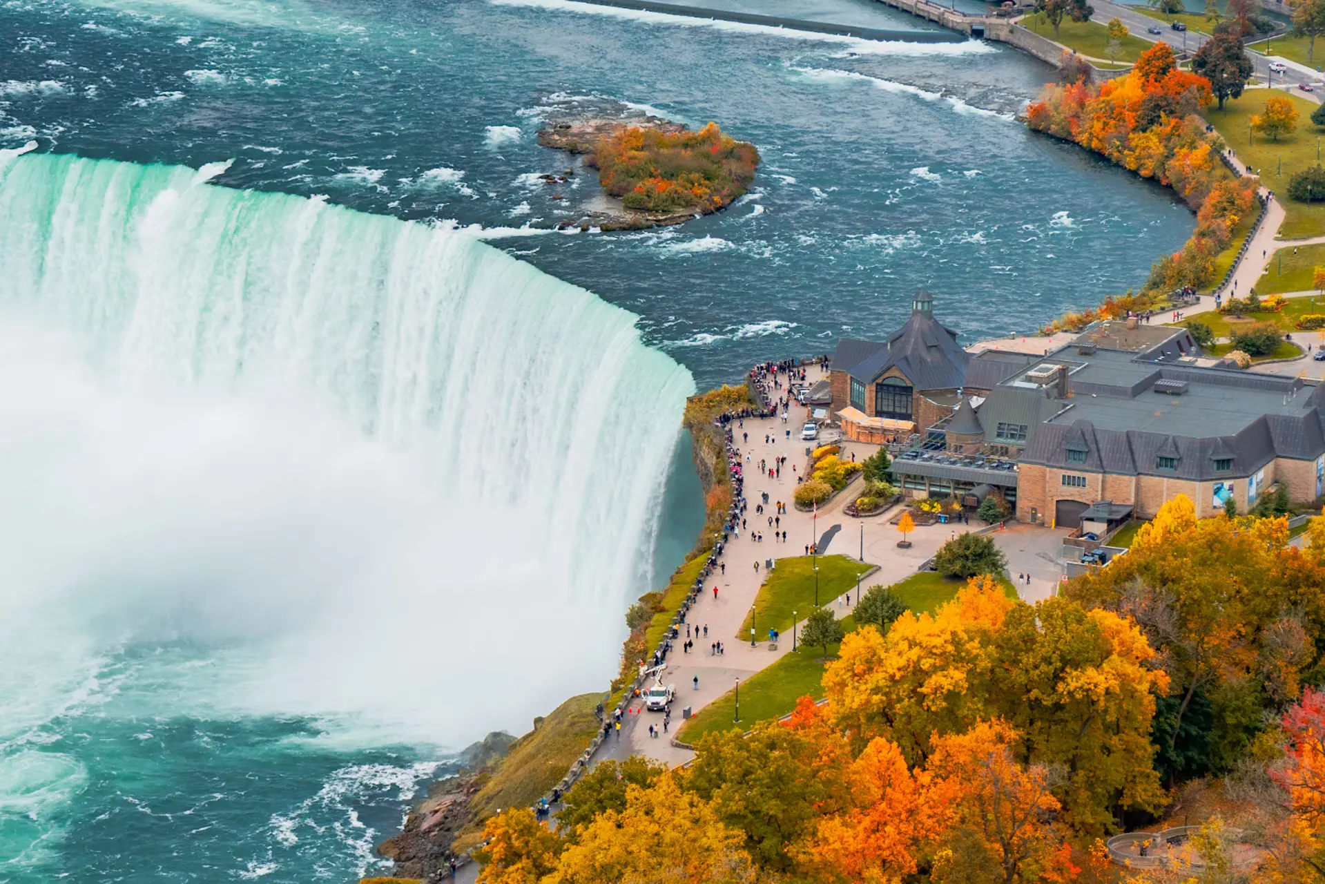 Thác Niagara mùa thu 2025 | Hùng vĩ và lãng mạn trong làn sương lá vàng