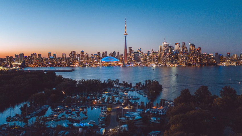 Toronto mùa đông – Ngắm tuyết rơi từ tháp CN lừng danh