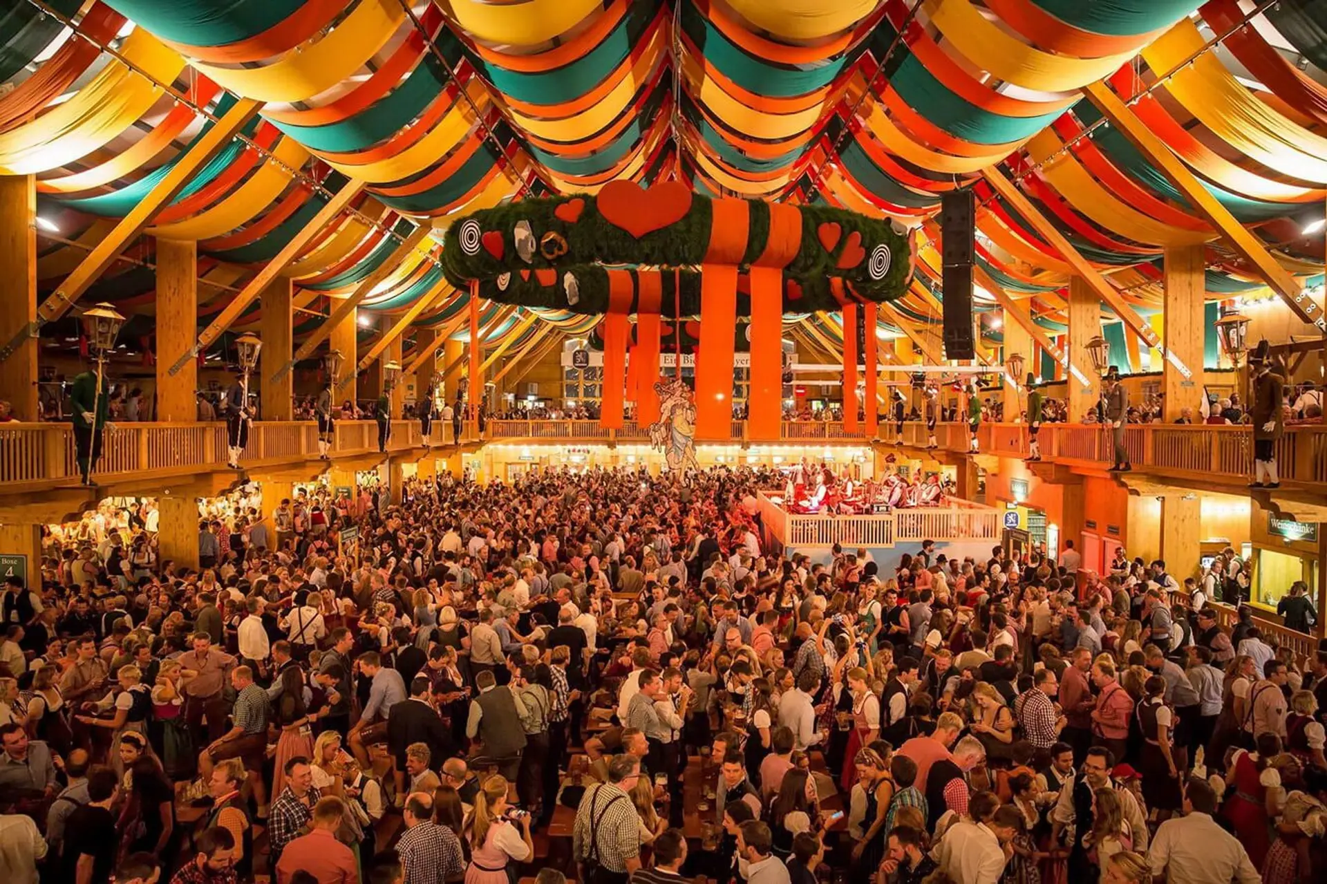 Oktoberfest Munich 2025| Trải nghiệm lễ hội bia Đức thu hút hàng triệu du khách
