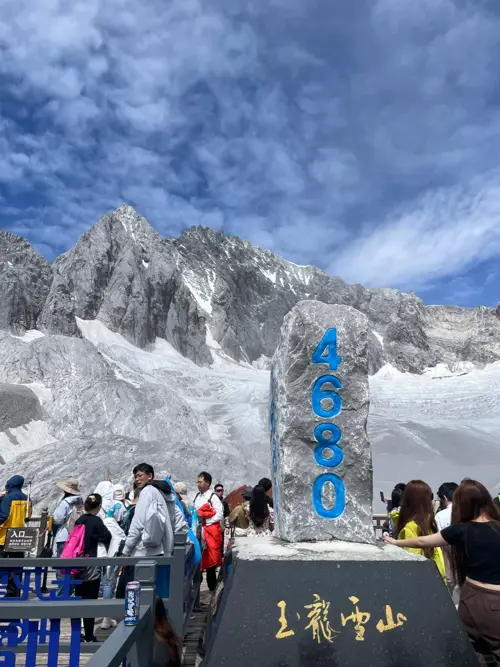 Núi Tuyết Ngọc Long mùa đông 2025 – Thiên đường băng tuyết ở Lệ Giang