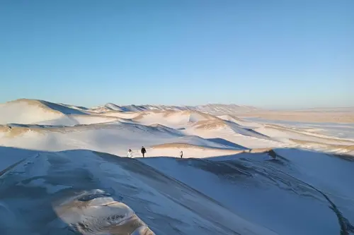 Gobi mùa đông – Khi sa mạc phủ tuyết trắng và thiên nhiên tĩnh lặng đến lạ